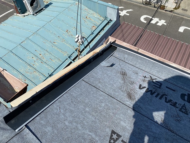 ケラバ捨て板金