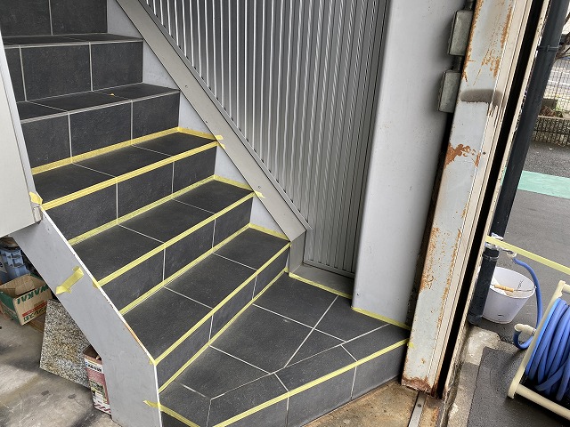 寝屋川市階段マスキング