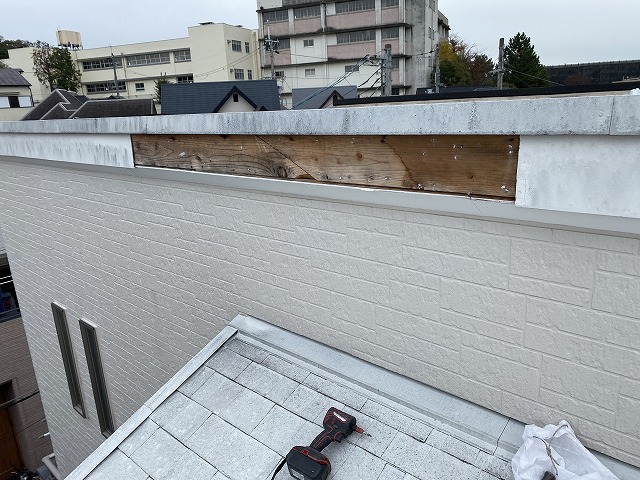 寝屋川市　既存破風板撤去