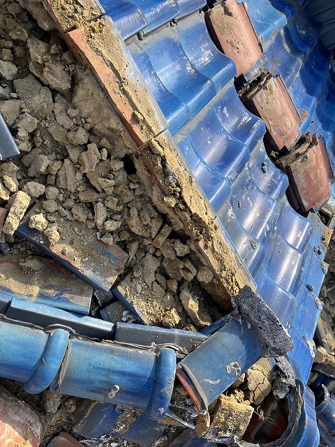 瓦めくり　寝屋川市