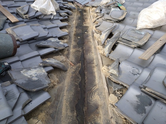 谷際瓦　大東市