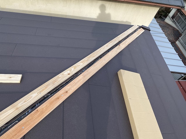 大東市棟ヌキ板