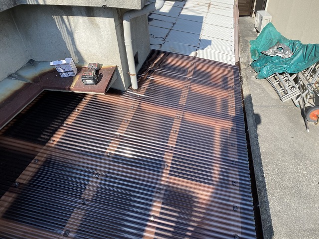 波板貼り　寝屋川市