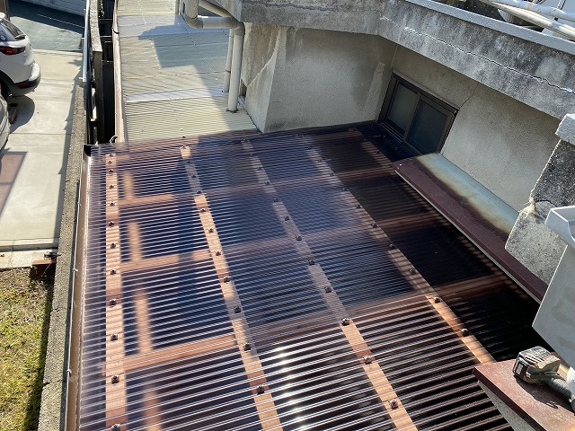 波板貼り　寝屋川市