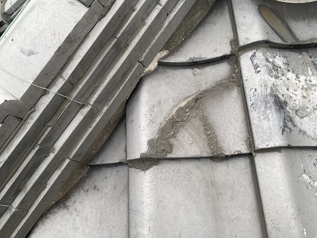 地瓦割れ　寝屋川市