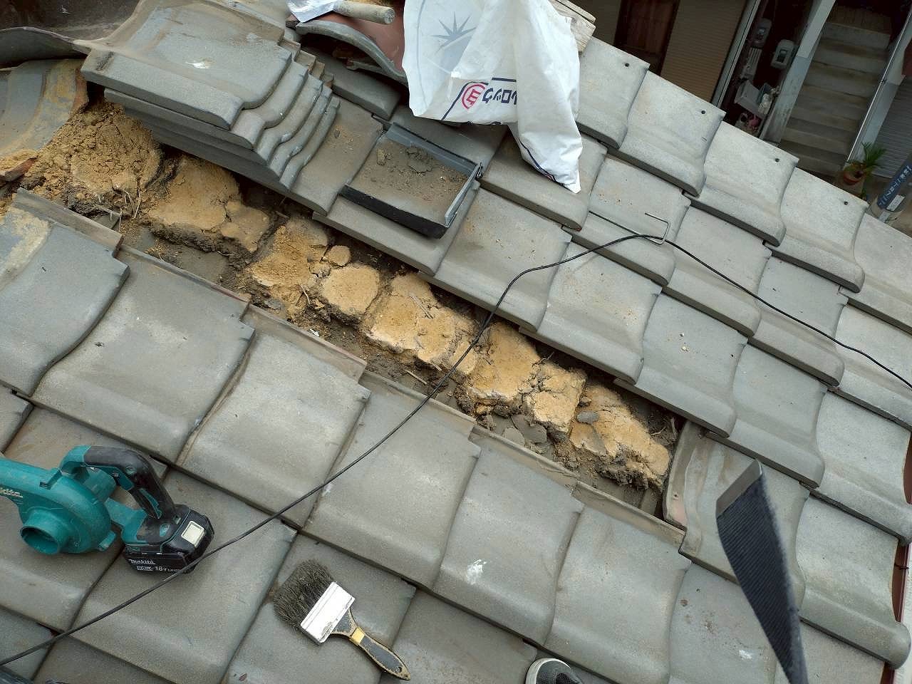 地瓦掃除　寝屋川市