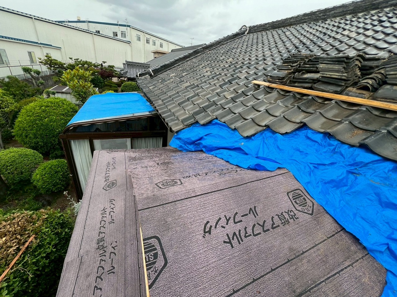 ゴムアスルーフィング　寝屋川市