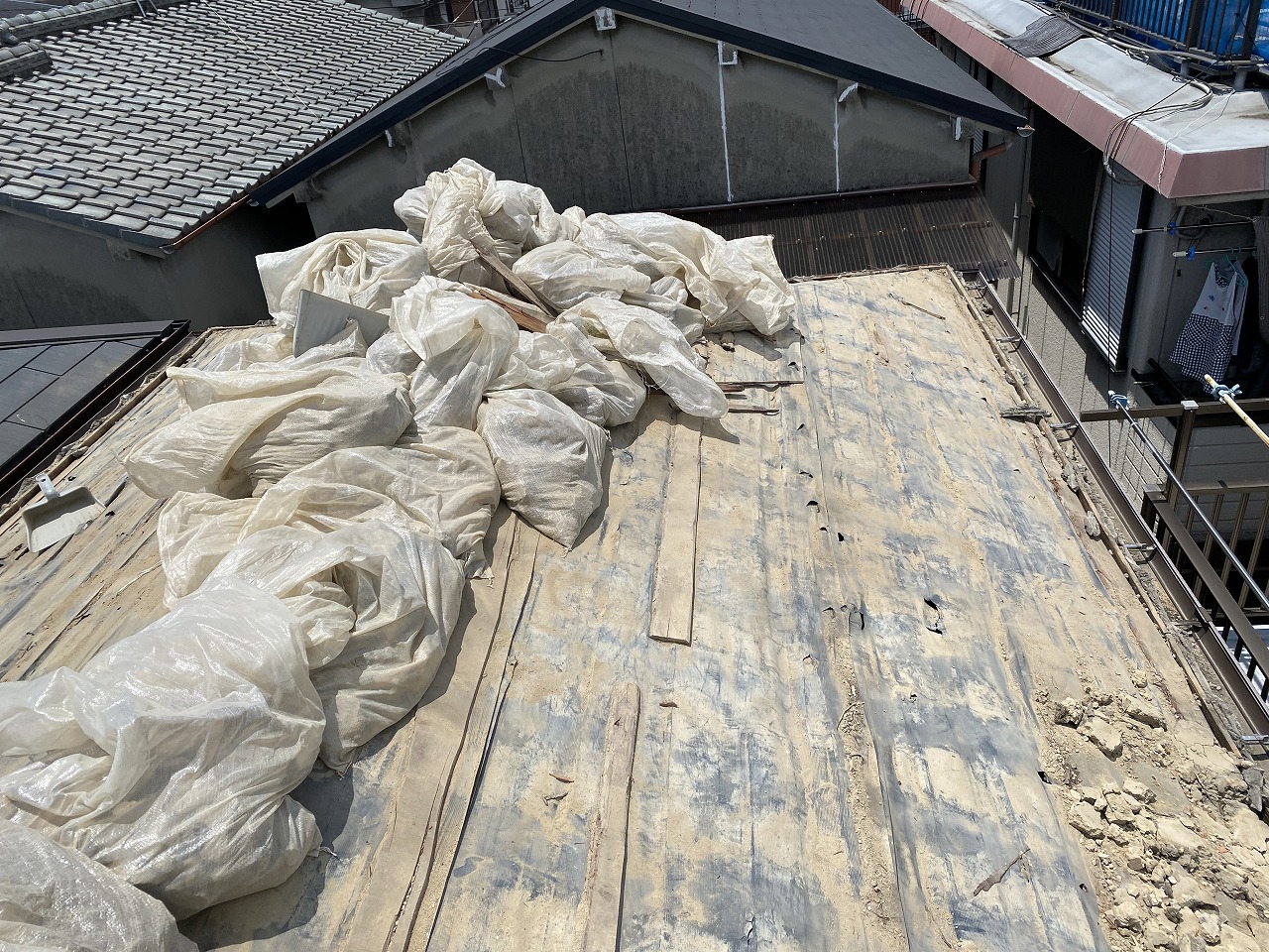 屋根土解体　寝屋川市