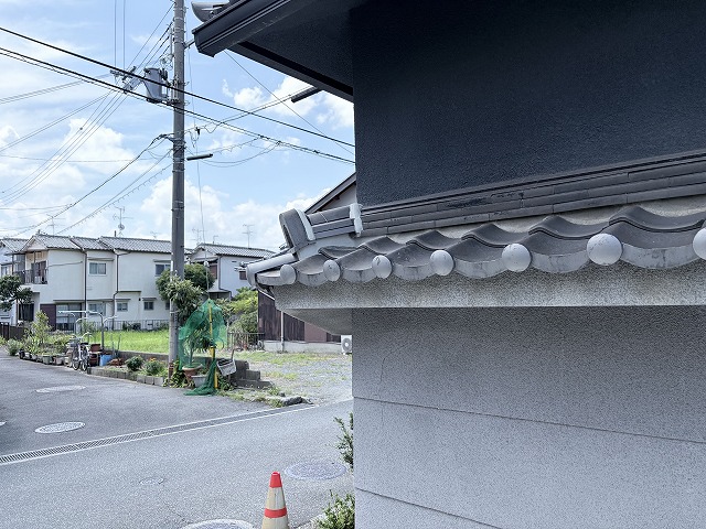 小巴瓦へ交換後の塀角