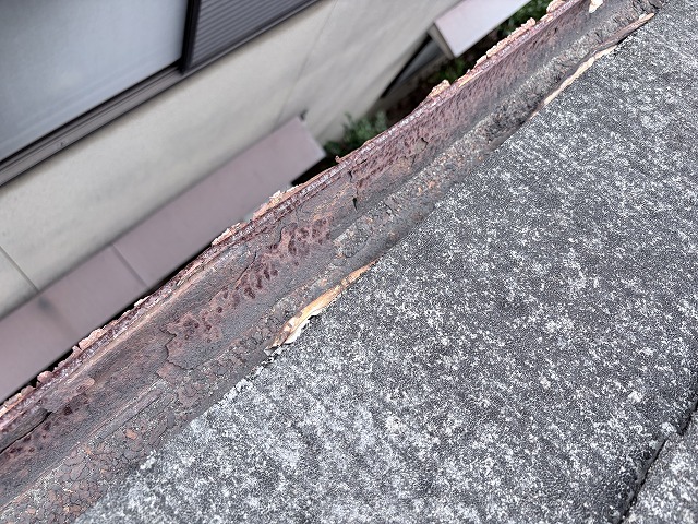 腐食穴のある軒樋