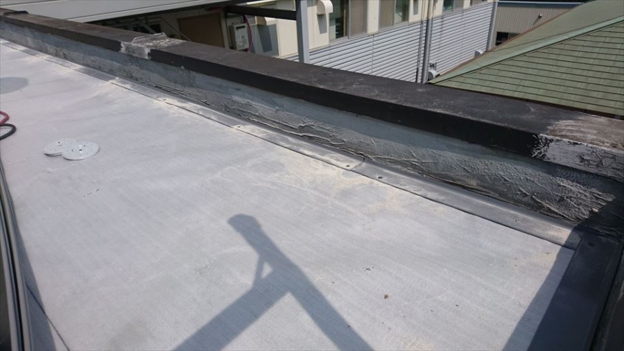 塩ビシートと塩ビ被覆鋼板の取り付け