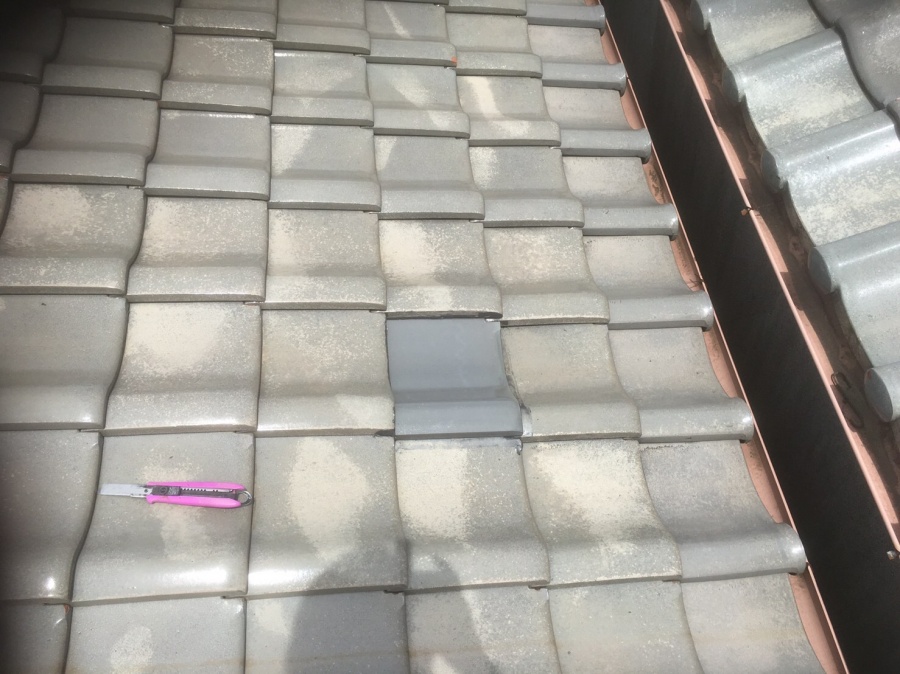 新しく差し替えた瓦の写真