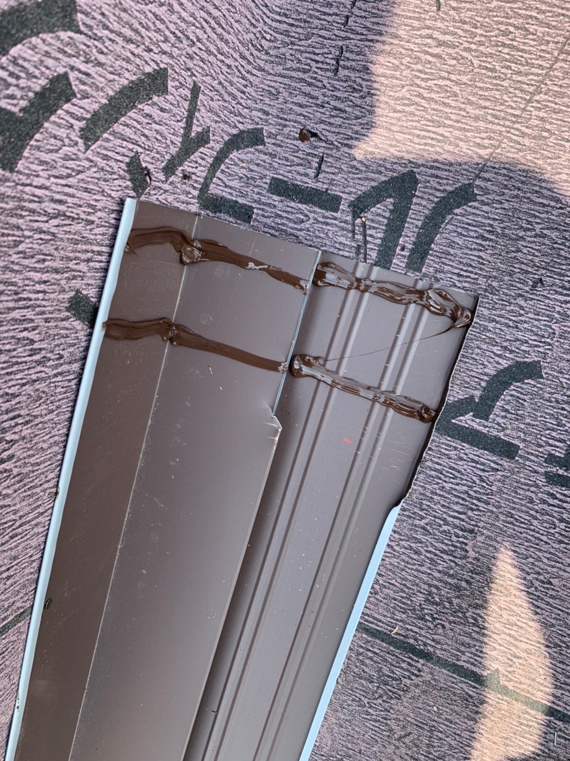 もちろん、板金の繋ぎ目はすべて、二重コーキング