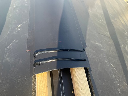 棟繋ぎ目2乗コーキング