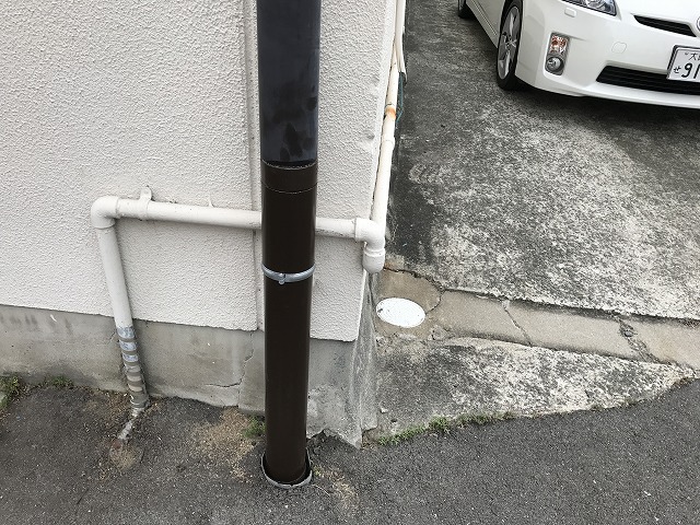 樋受け金具も交換しました。