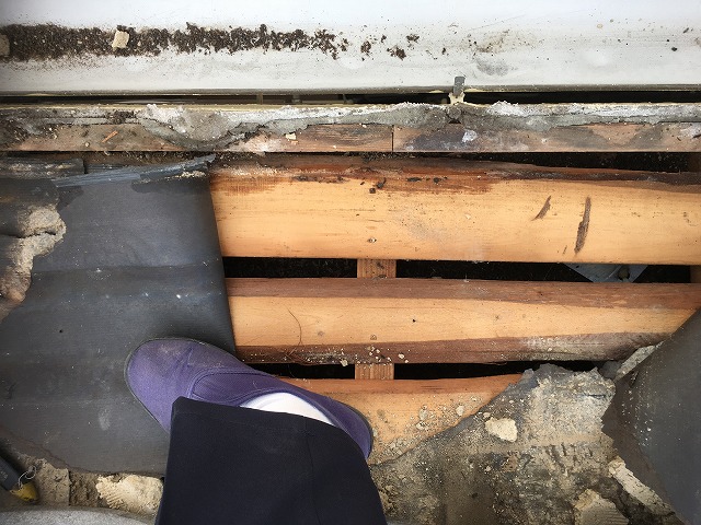 軒先、下地状態