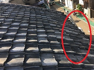 軒先が垂れてしまっています。