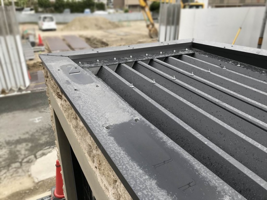 ゴミ収集場　上部