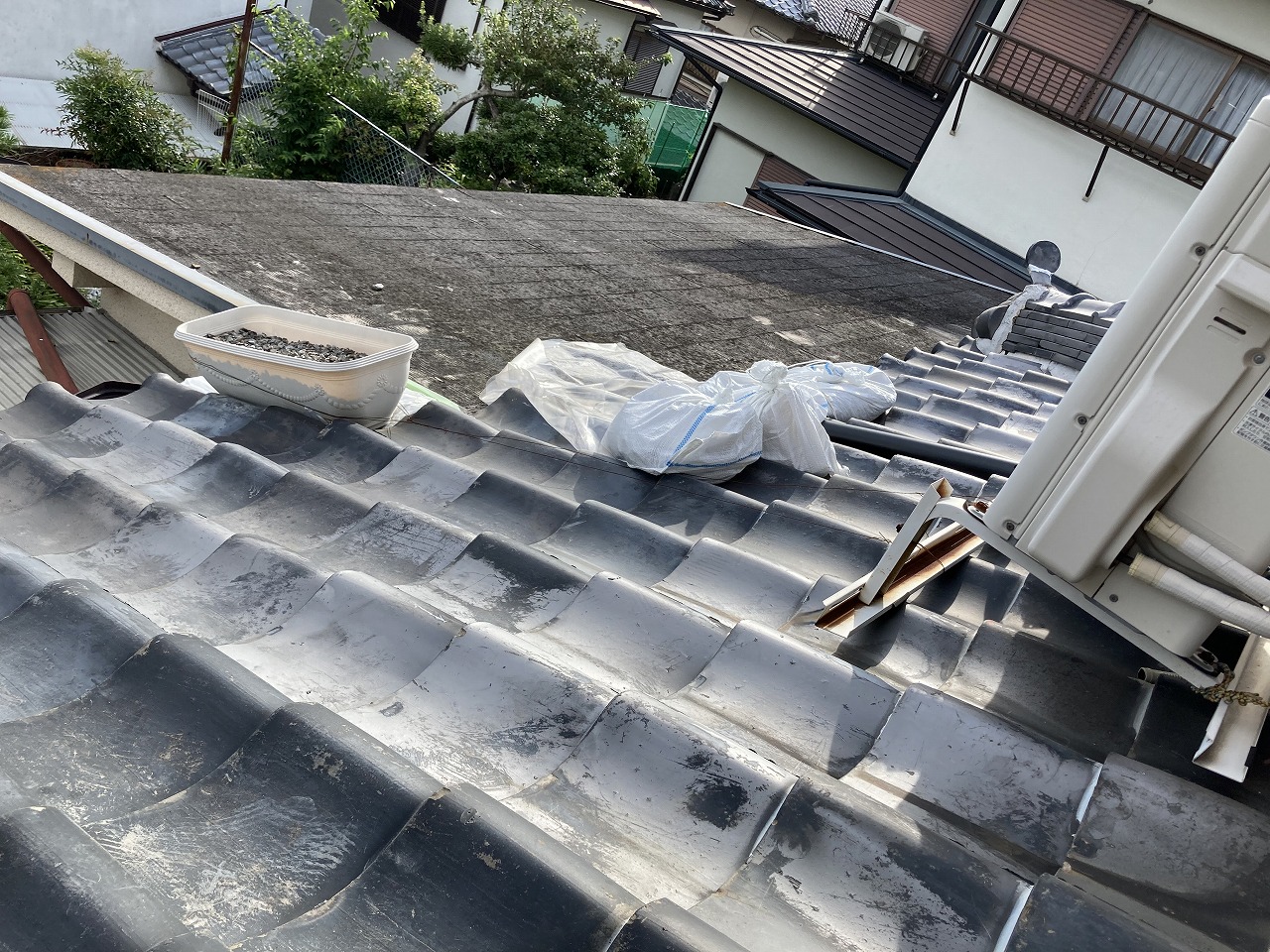 枚方市和瓦応急処置