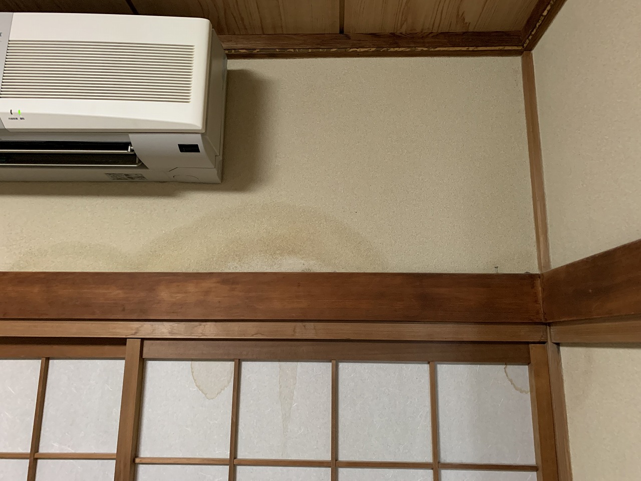 交野市雨漏り部屋内