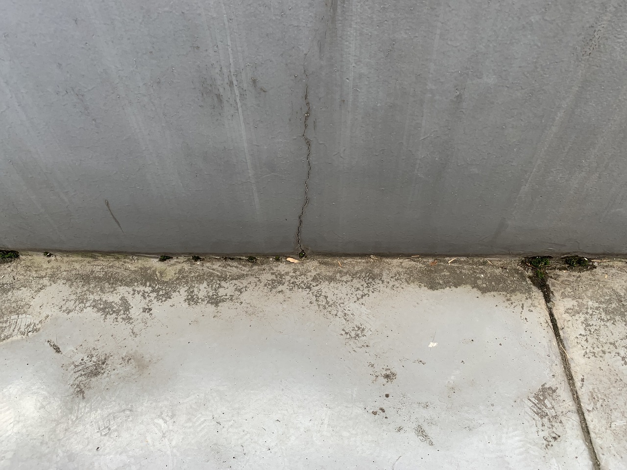 交野市ベランダクラック