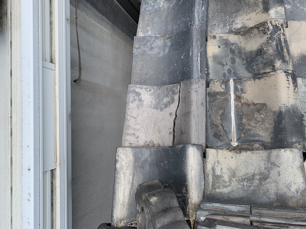 寝屋川市袖瓦割れ