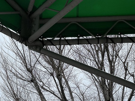 テントを固定する、パイプ