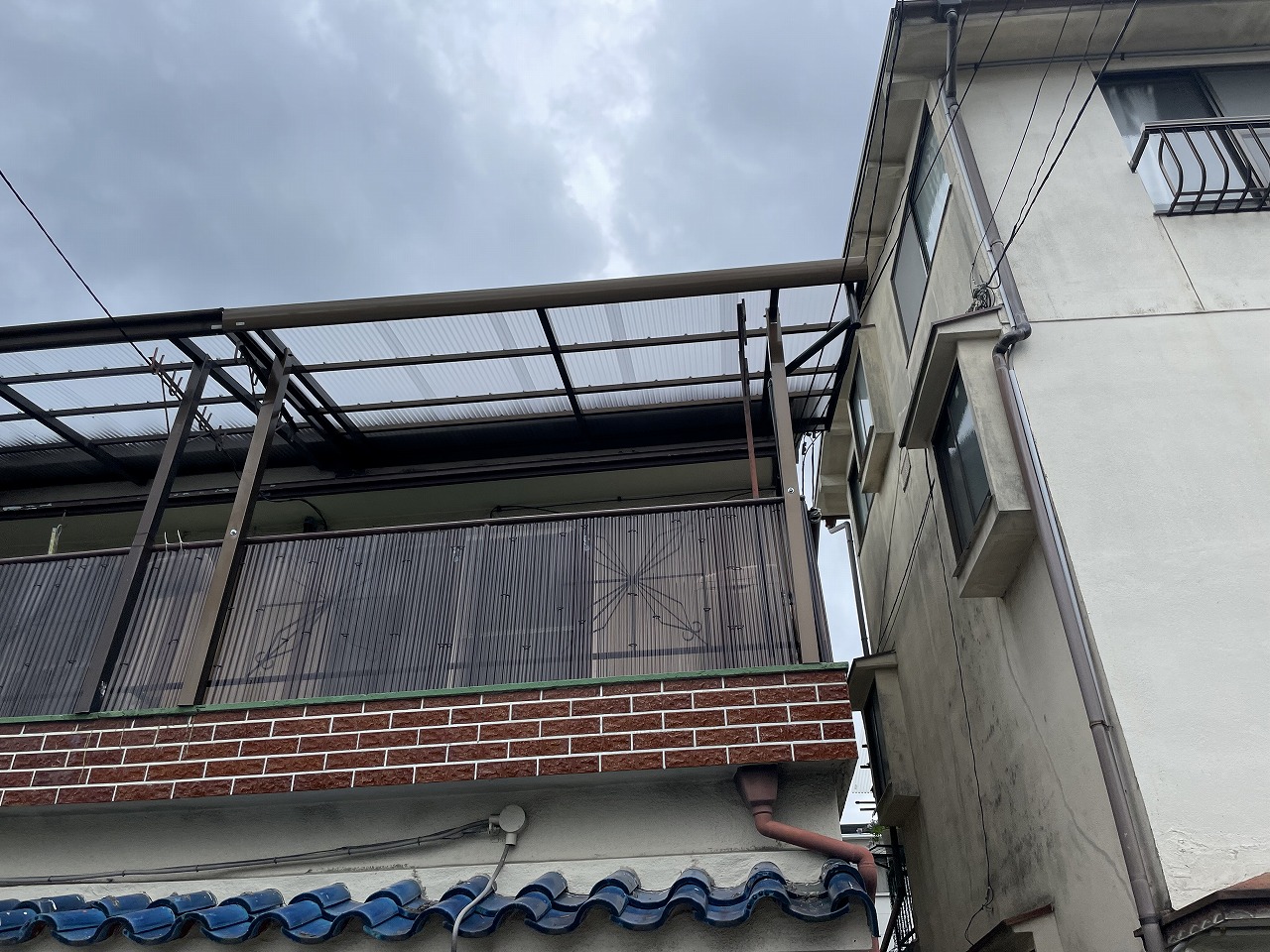 大東市ベランダアルミフレーム取付