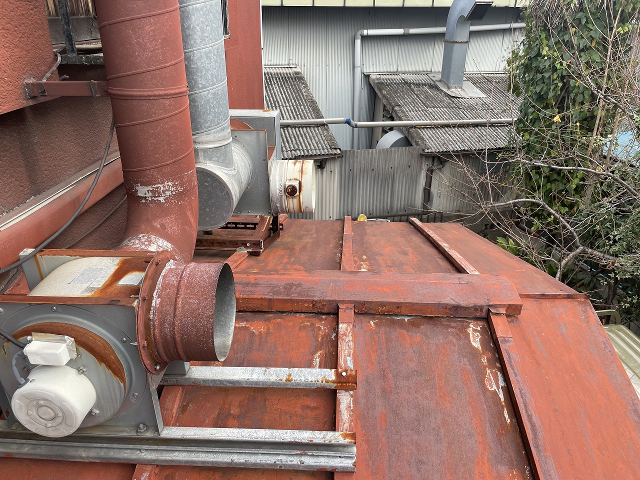 寝屋川市瓦棒玄関屋根劣化