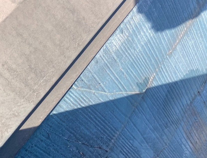 枚方市カラーベストひび割れ