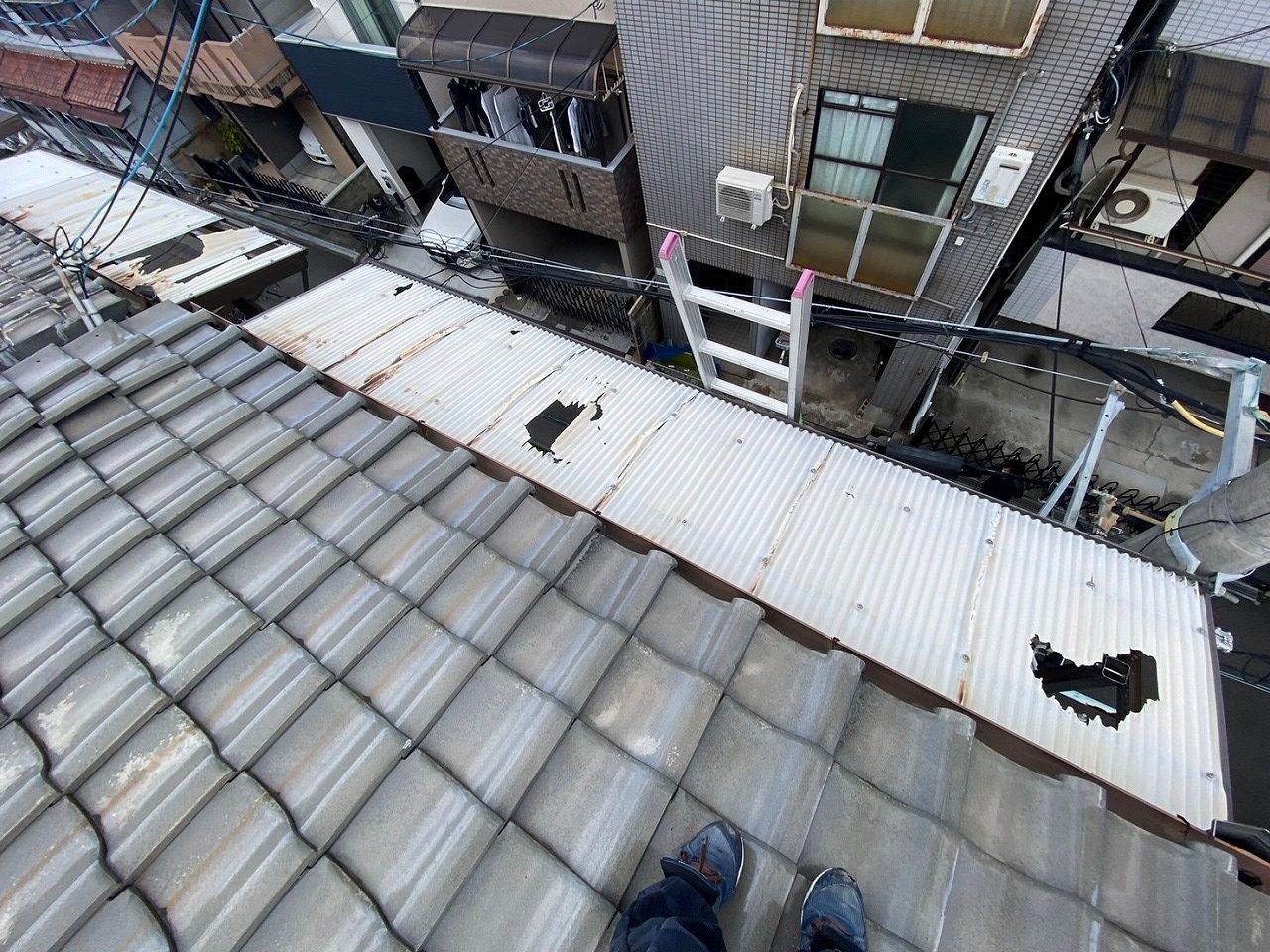 寝屋川市ベランダ波板破損