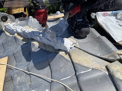 新しい漆喰の成形と下地調整