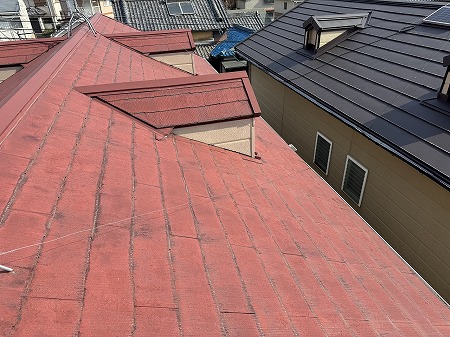 ドーマが4か所ある屋根です。