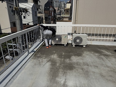 防水層の黒ずみ