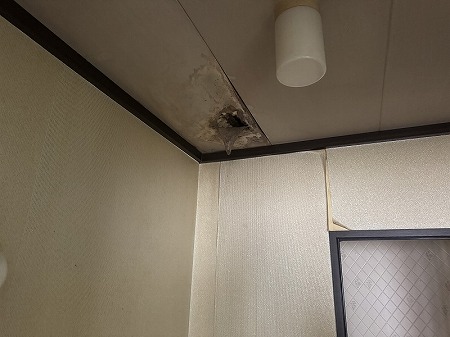 雨漏りの室内