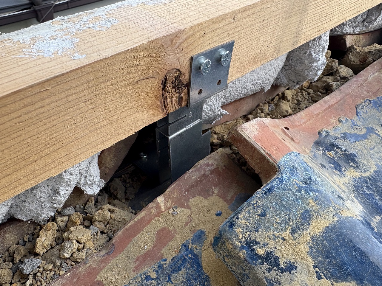 四条畷市強力棟金具