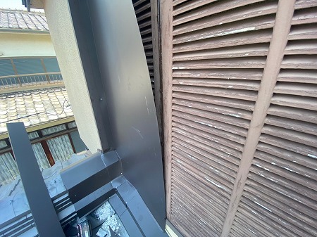 雨戸の一枚塞いでしまいます。