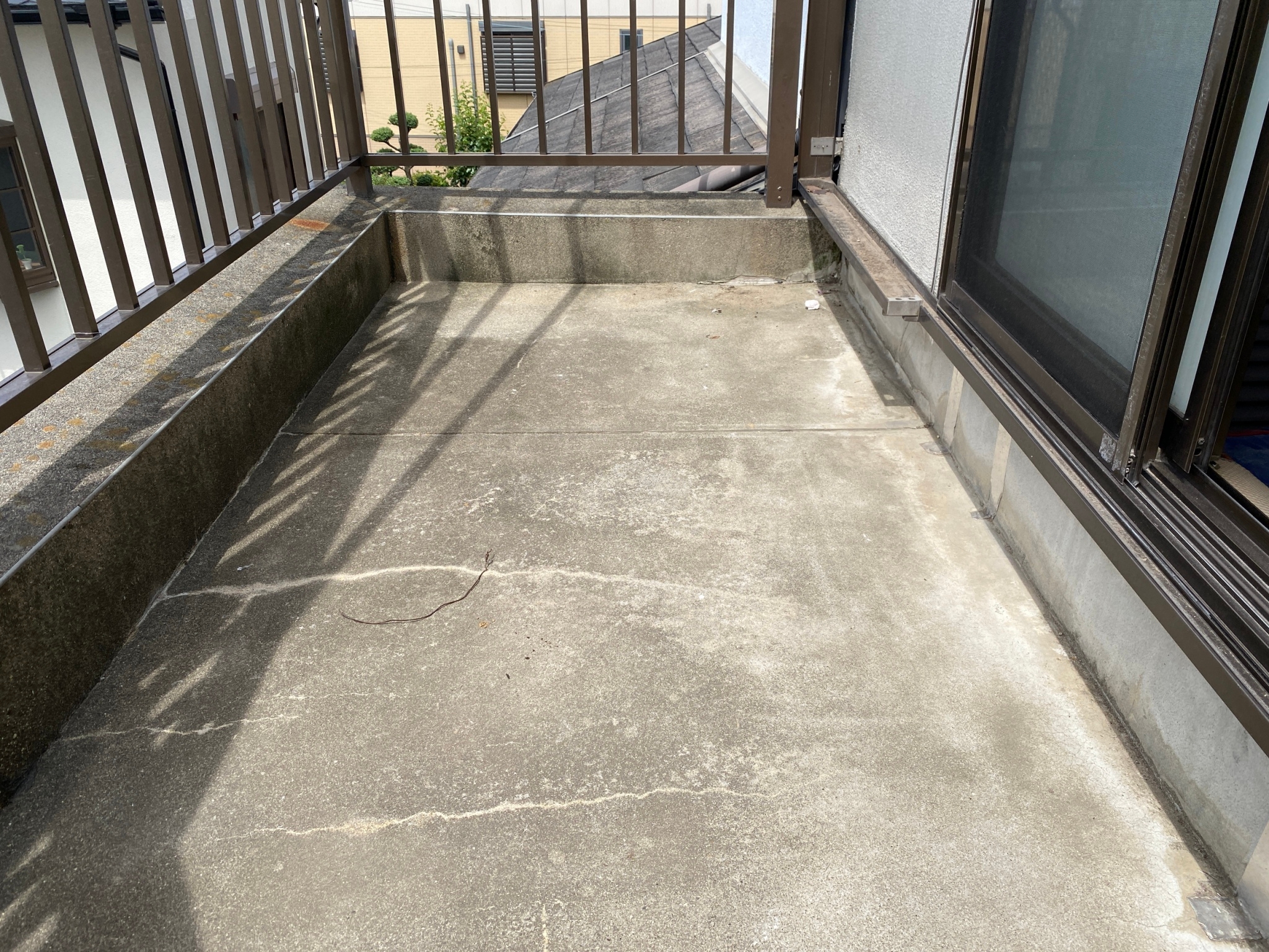 まずはベランダに置いてあるものを移動