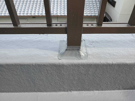 柵の足元も防水