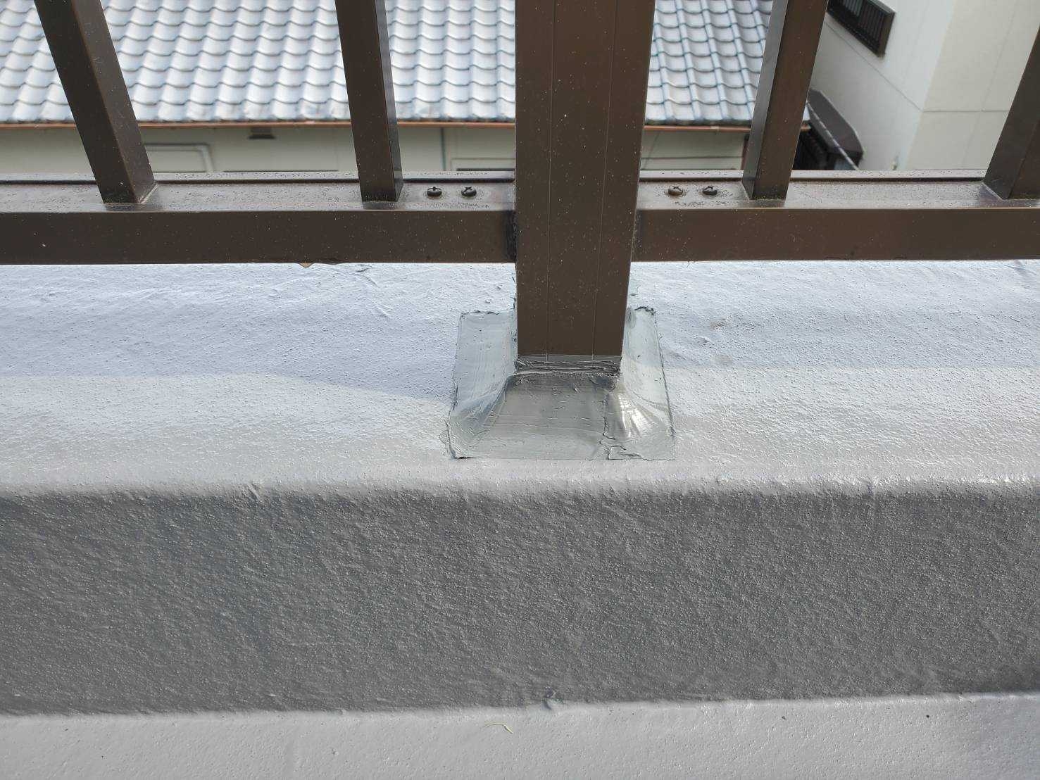 手摺部分の処理もキッチリします。