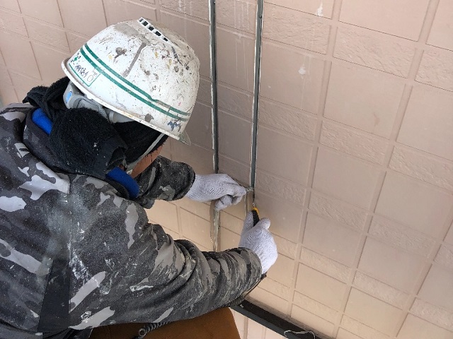 コーキング　剥がす