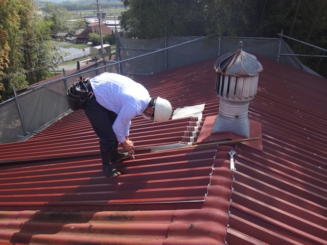 伊賀市MSタフレッシュ650ビス止め作業