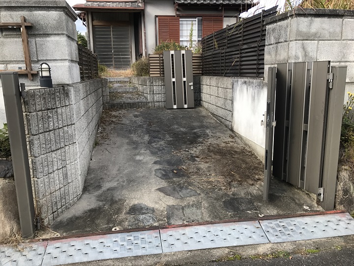 名張市　台風被害　壊れた門扉　