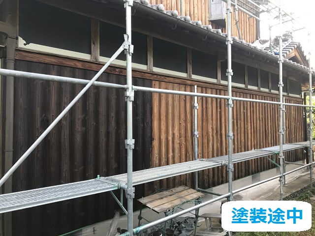 伊賀市　木材保護塗料　塗り替え中