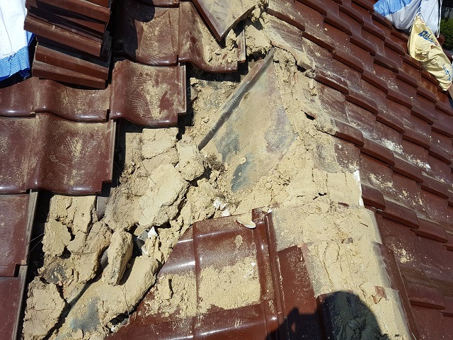 名張市　谷板金取り替えで屋根めくり