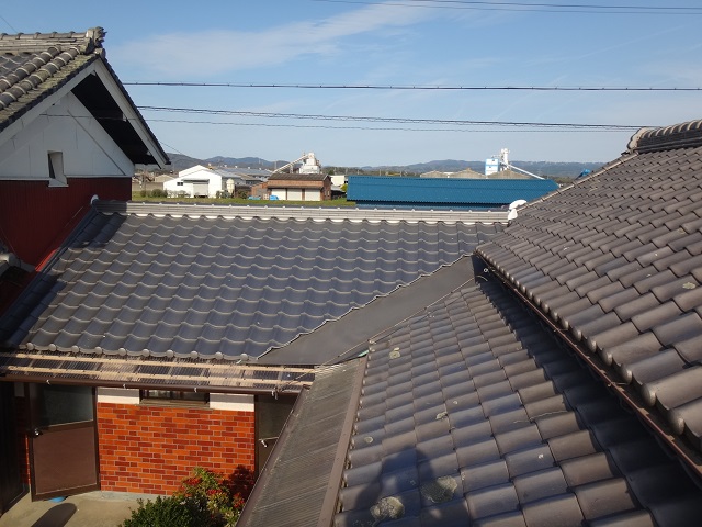 伊賀市　日本瓦葺き替え、ポリカ波板張り替え完工