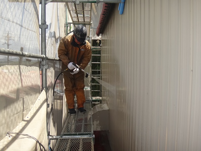 三重県伊賀市　工場2階外壁トタン高圧洗浄
