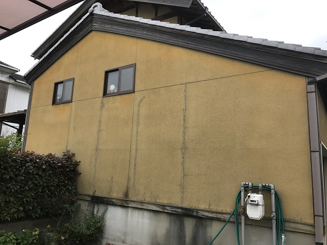 伊賀市　リシン壁　ひび割れ