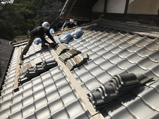 伊賀市　日本家屋棟瓦再利用仮置き