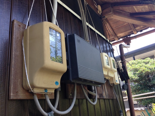 伊賀市　外壁重ね張り　電気系統
